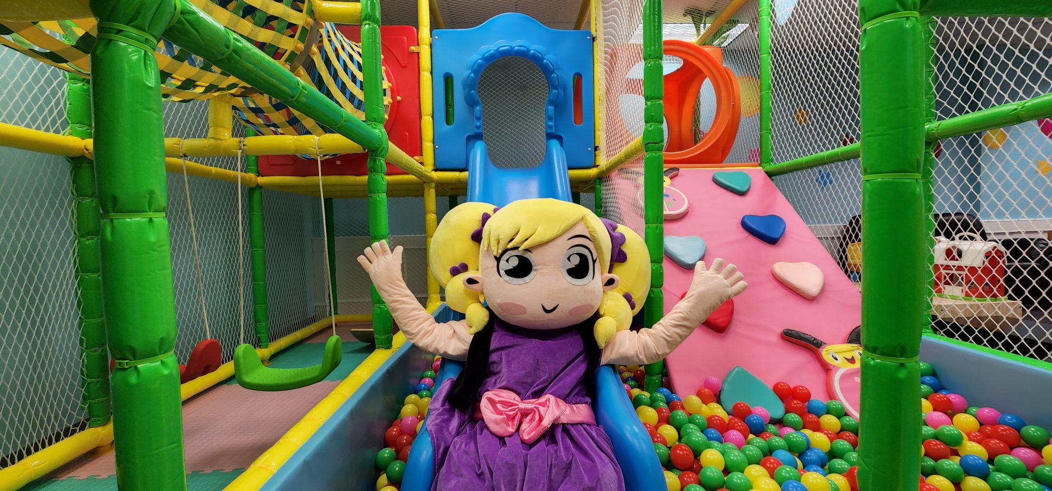 LetsPlay Indoor ball pit and slide